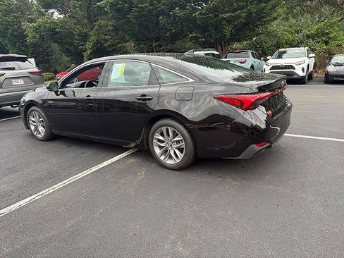 Used 2019 Toyota Avalon XLE w/ Moonroof Package FWD image 3