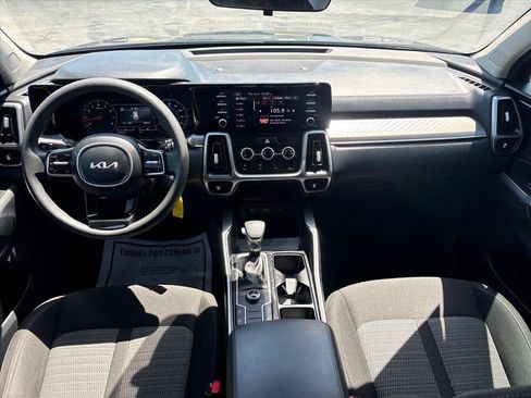 Used 2022 Kia Sorento LX AWD/4WD image 11