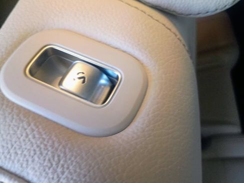 Used 2024 Mercedes-Benz GLS 580 4MATIC image 63