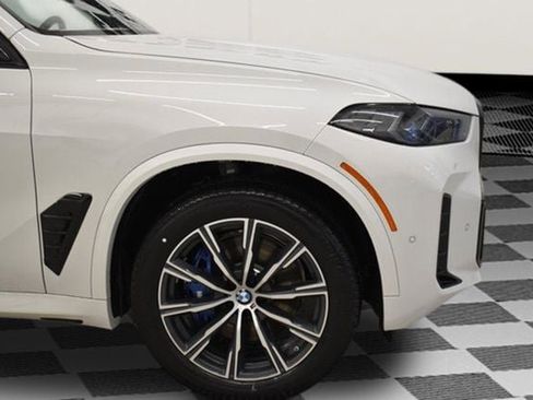 New 2026 BMW X5 xDrive40i w/ M Sport Package AWD/4WD image 13
