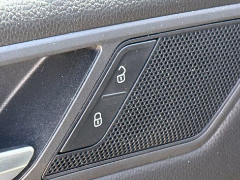 Used 2021 Volkswagen Tiguan SE w/ Panoramic Sunroof Package AWD/4WD image 19