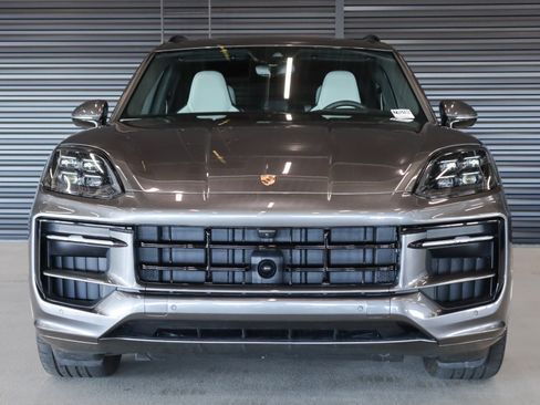 Certified 2025 Porsche Cayenne GTS AWD/4WD image 8