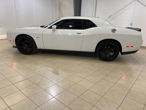 Used 2018 Dodge Challenger R/T image 2
