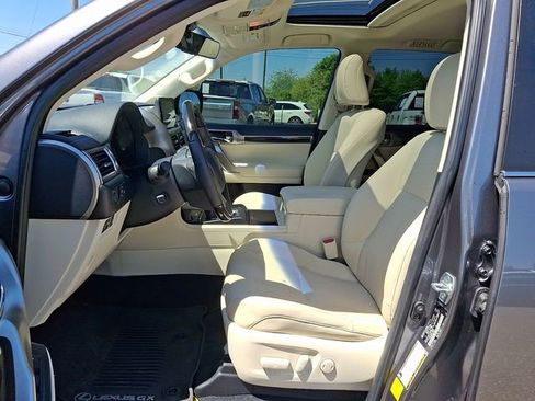 Used 2023 Lexus GX 460 Premium w/ Premium Package image 11