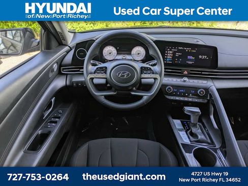 Used 2023 Hyundai Elantra SEL w/ Convenience Package FWD image 15