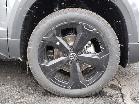 New 2026 Volkswagen Taos SEL image 12