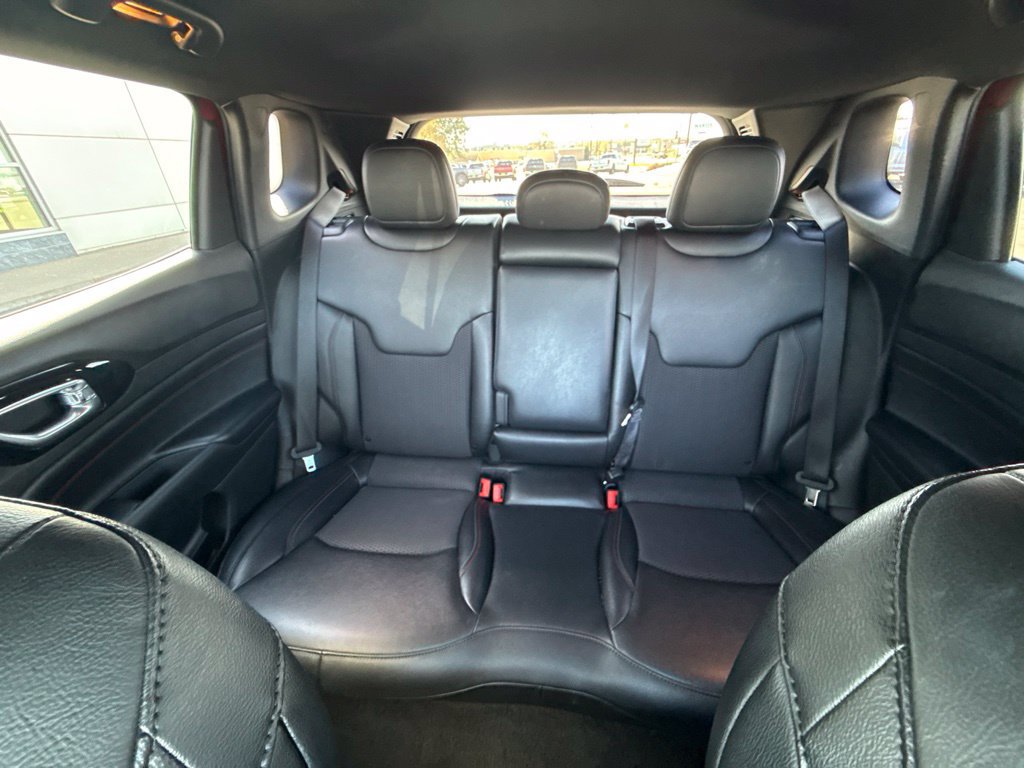 Used 2025 Jeep Compass Trailhawk AWD/4WD image 29