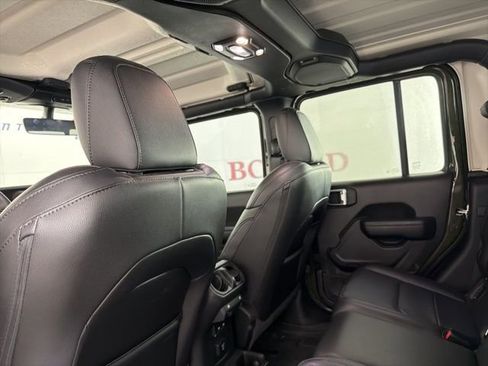 Used 2023 Jeep Gladiator Sport image 14