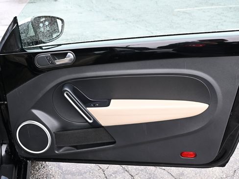 Used 2013 Volkswagen Beetle 2.5 50's Edition image 23