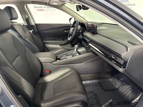 Used 2023 Honda Accord Touring image 6