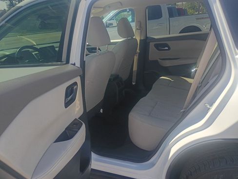 Used 2025 Nissan Rogue SV AWD/4WD image 12