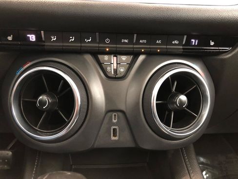 Used 2019 Chevrolet Blazer LT w/ Sun and Wheels Package AWD/4WD image 18