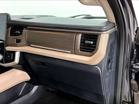 Used 2022 Ford Expedition Limited AWD/4WD image 16