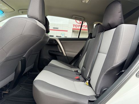 Used 2015 Toyota RAV4 LE image 27