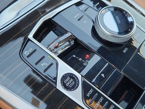 Certified 2023 BMW X7 xDrive40i w/ M Sport Package image 14