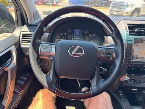 Used 2019 Lexus GX 460 Premium AWD/4WD image 18