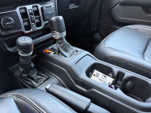 Used 2024 Jeep Wrangler Unlimited Sahara w/ Technology Group AWD/4WD image 16