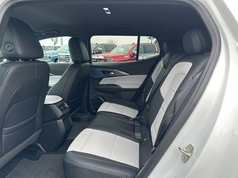 Used 2025 Chevrolet Equinox EV LT FWD image 11