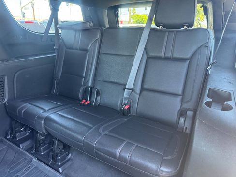 Used 2022 Chevrolet Suburban RST w/ Luxury Package AWD/4WD image 11