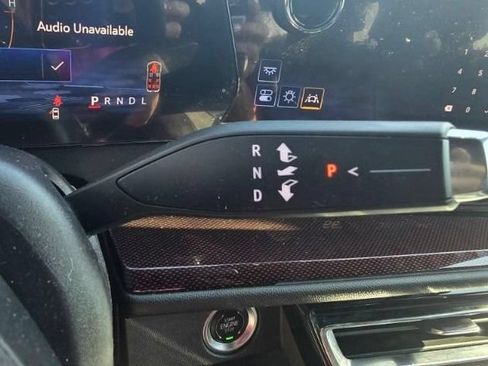 Used 2024 Chevrolet Traverse Z71 w/ Enhanced Driving Package AWD/4WD image 33
