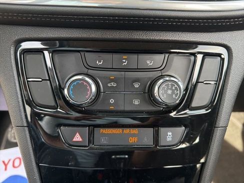 Used 2020 Buick Encore Preferred image 28