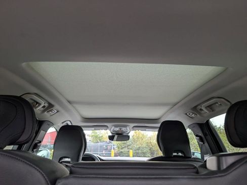 Used 2025 Volvo V60 B5 Cross Country Plus image 15