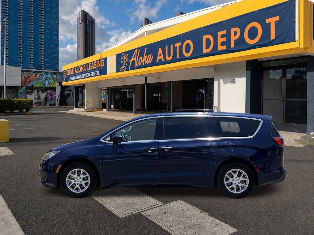 Used 2020 Chrysler Voyager LX FWD image 2
