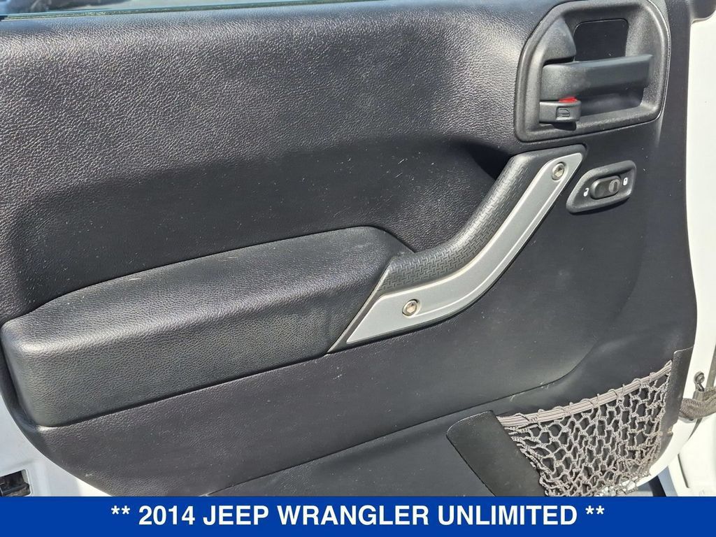 Used 2014 Jeep Wrangler Unlimited Sahara w/ Connectivity Group AWD/4WD image 10