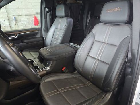 Used 2024 Chevrolet Silverado 2500 High Country w/ High Country Premium Package image 15