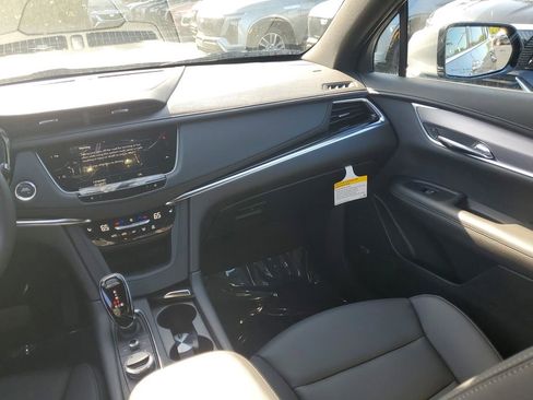 New 2025 Cadillac XT6 Luxury image 16
