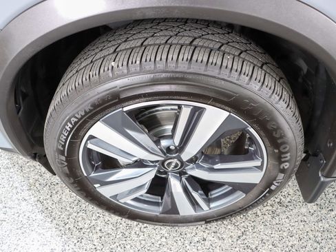 Used 2022 Nissan Rogue SL w/ SL Premium Package image 11