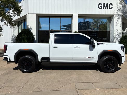 Used 2025 GMC Sierra 2500 AT4 w/ AT4 Premium Plus Package AWD/4WD image 9