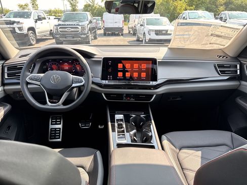 New 2026 Volkswagen Atlas Peak Edition image 12