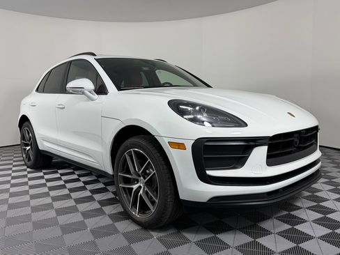 Certified 2026 Porsche Macan AWD/4WD image 7