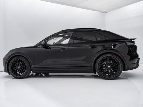 New 2026 Porsche Macan 4 Electric image 2