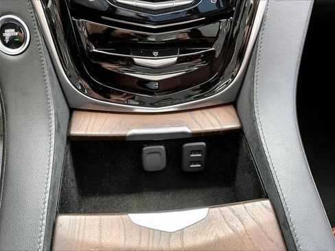 Used 2019 Cadillac Escalade Premium Luxury image 24