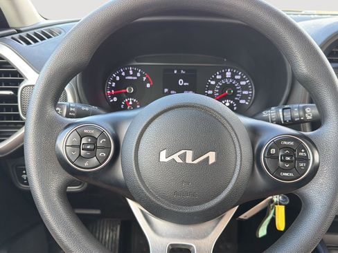 Used 2022 Kia Soul LX image 13