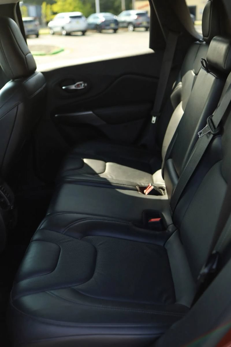 Used 2020 Jeep Cherokee Limited AWD/4WD image 32