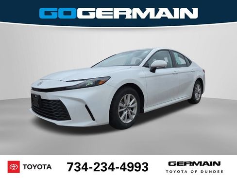 Certified 2025 Toyota Camry LE image 1