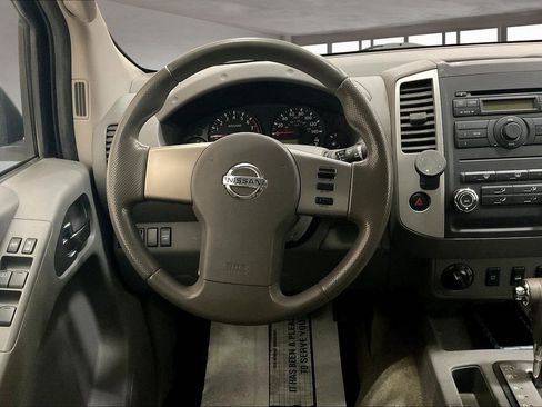 Used 2011 Nissan Frontier SV AWD/4WD image 3