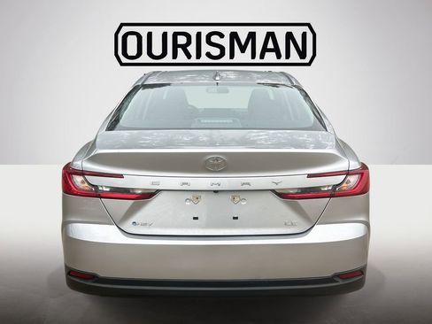 Used 2025 Toyota Camry LE image 6