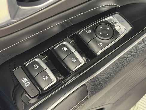 Used 2023 Kia Sorento SX image 25