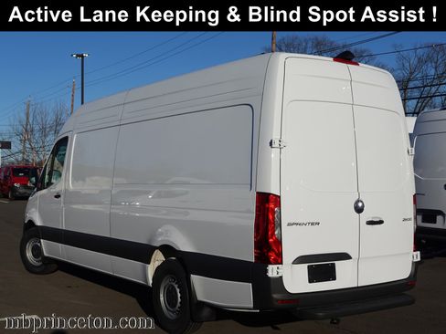 Used 2024 Mercedes-Benz Sprinter 2500 image 4