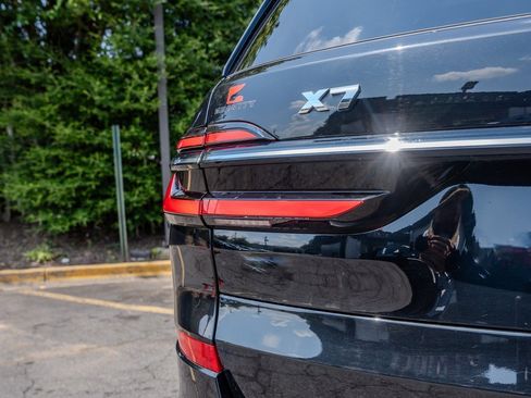 Used 2025 BMW X7 M60i image 28