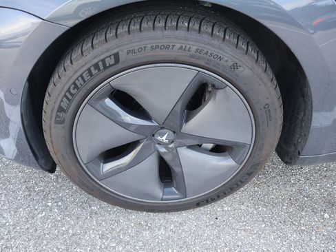Used 2019 Tesla Model 3 Standard Range RWD image 4