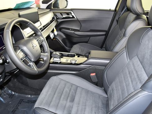 New 2026 Mitsubishi Outlander SE AWD/4WD image 14