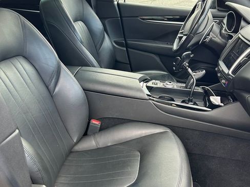 Used 2020 Maserati Levante image 9