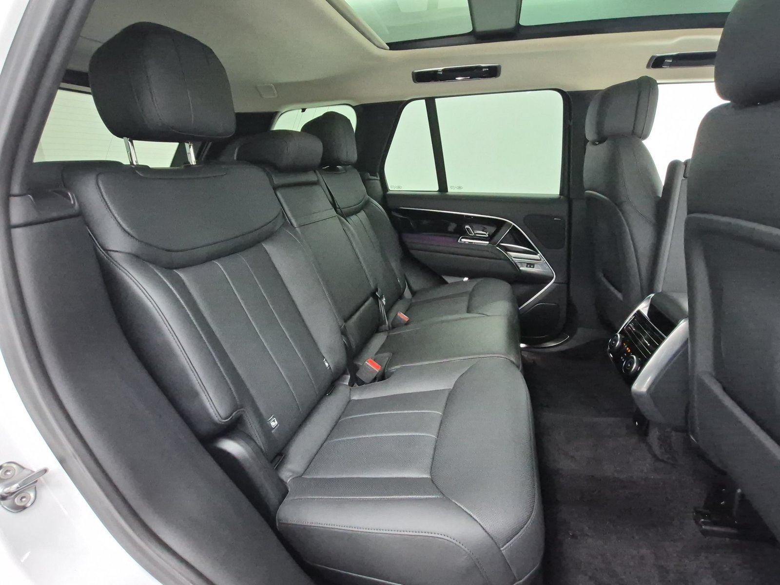 Used 2024 Land Rover Range Rover SE AWD/4WD image 24