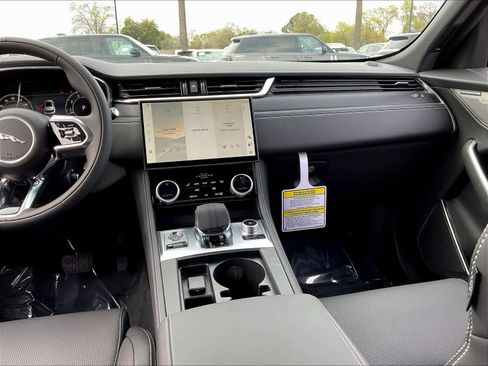 New 2026 Jaguar F-PACE R-Dynamic S image 9