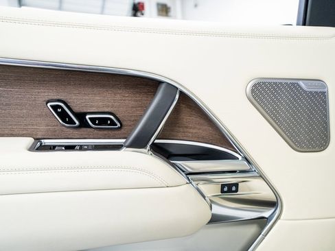 Used 2025 Land Rover Range Rover Long Wheelbase Autobiography image 49